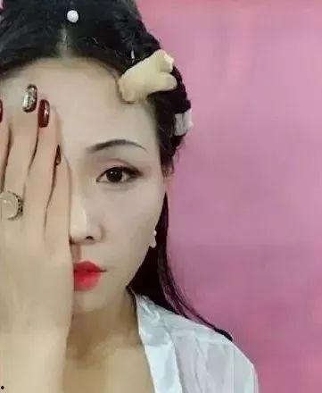 娱乐吃瓜君男孩化妆